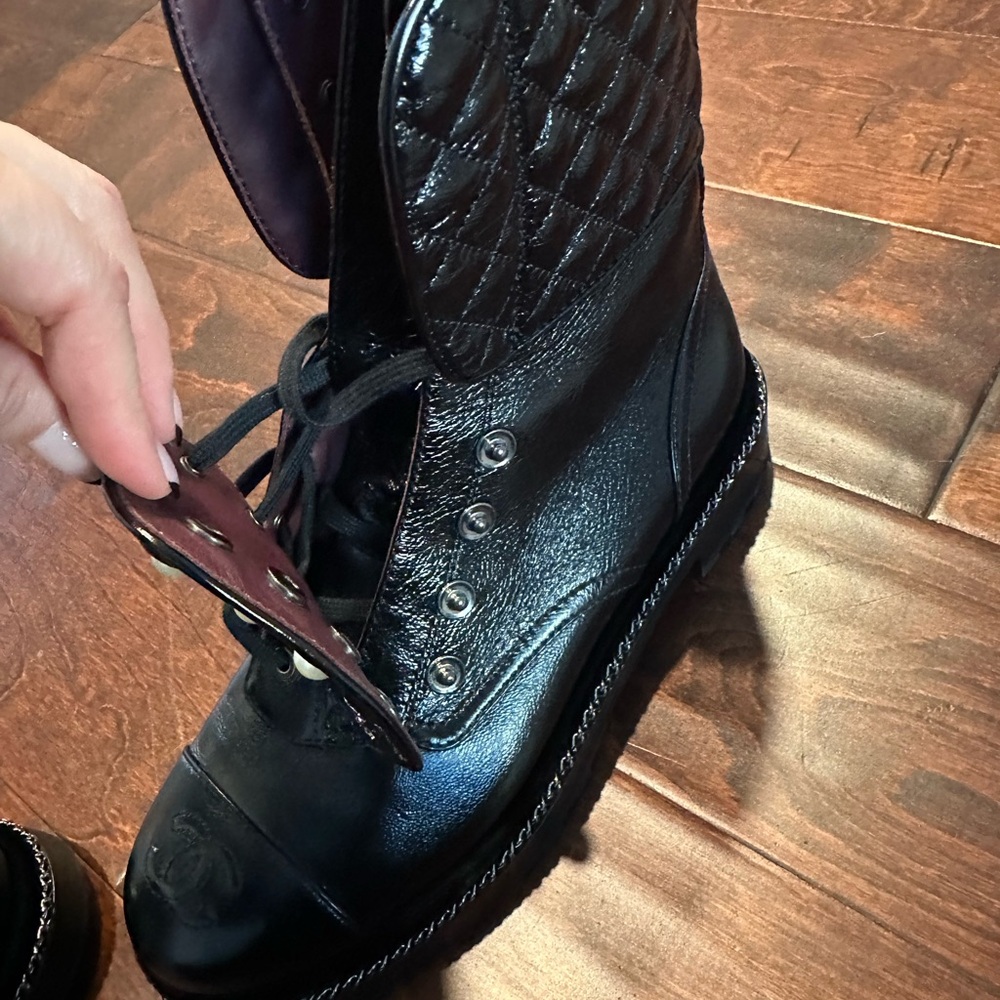 CHANEL Black Leather Boots w/ faux pearls - Picture 7 of 10